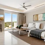 Villa Vista Royale Ref #100