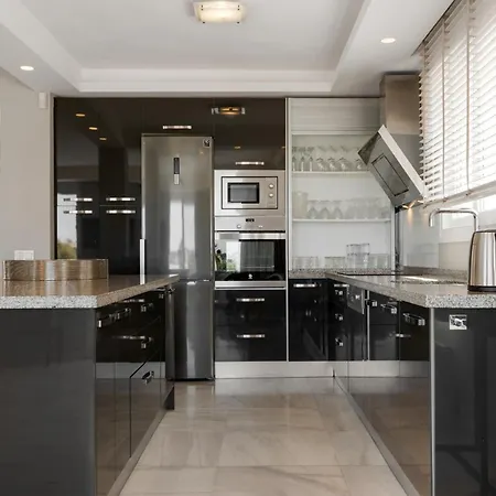 Villa Vista Royale Ref #100