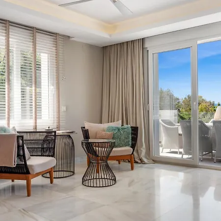 Villa Vista Royale Ref #100 *