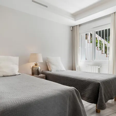 Vista Royale Ref #100 *