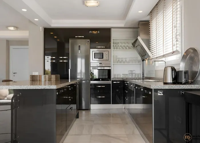 Villa Vista Royale Ref #100